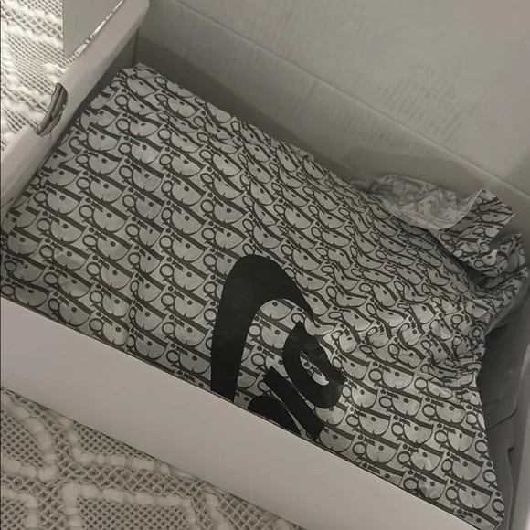 Nike Dior style Gray and White Athletic Shoes with Sleek Design - Picture 6 of 7